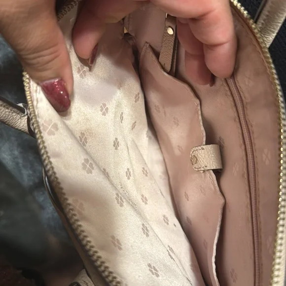 Kate spade bag 
Never used  it - Picture 3 of 5